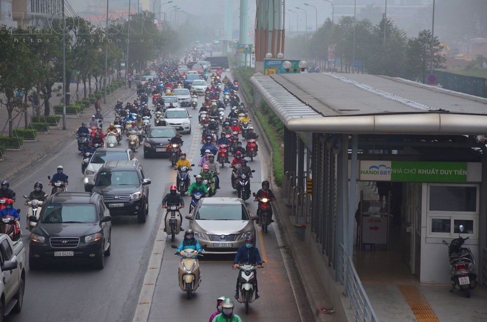 Không cần đề xuất, các phương tiện vẫn ùn ùn đi vào làn BRT